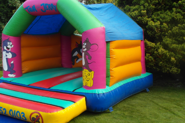 Tom and jerry bouncy castle large 1