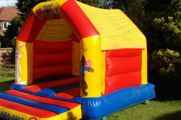 Winnie the pooh Bouncy castle large 1